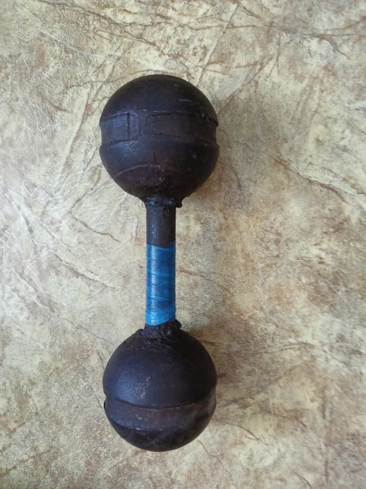 Продам гантель 10 кг