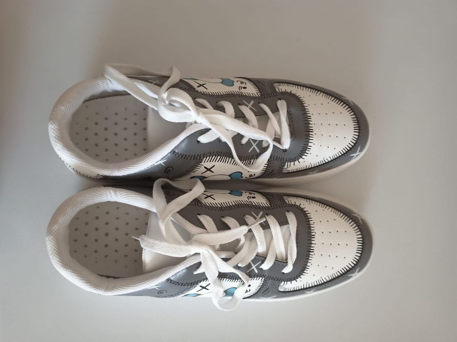 Продам кроссовки 39 р