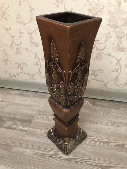 Красивые большие кувшины