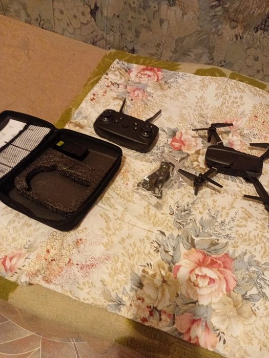 Продам ..ДРОН...с пультом управления...