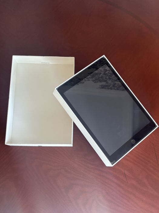 iPad 8 (2020) + стилус + коробка