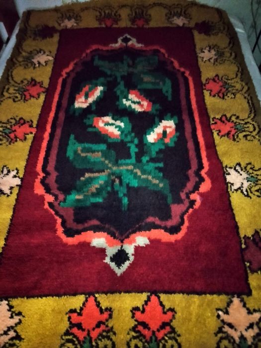 Китеникци,халища, губер/постелки, завивки, килими/ 100 % вълна