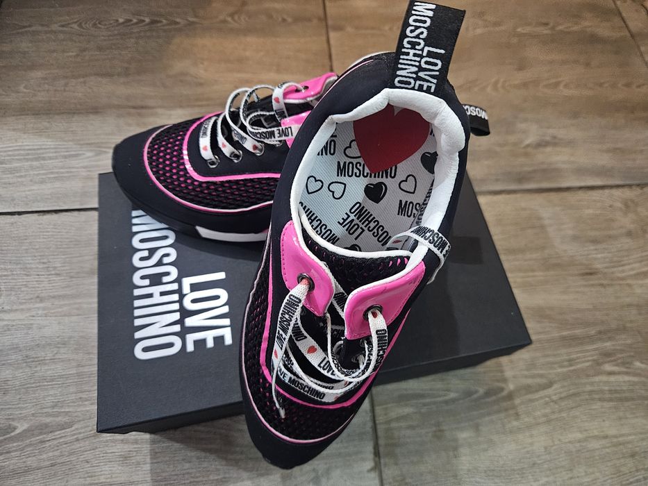 Adidasi moschino damă.