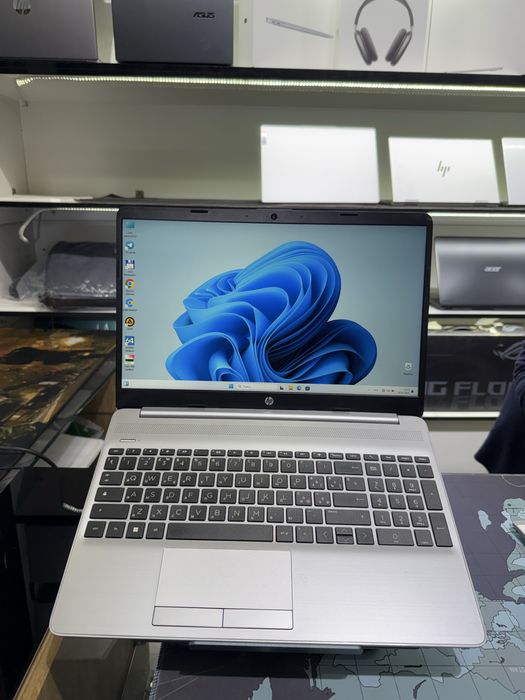 Hp Laptop i5-1135G7/8/256/15.6