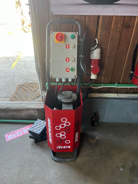 URGENT! Elevator Foarfecă nou și Compresor aer șurub