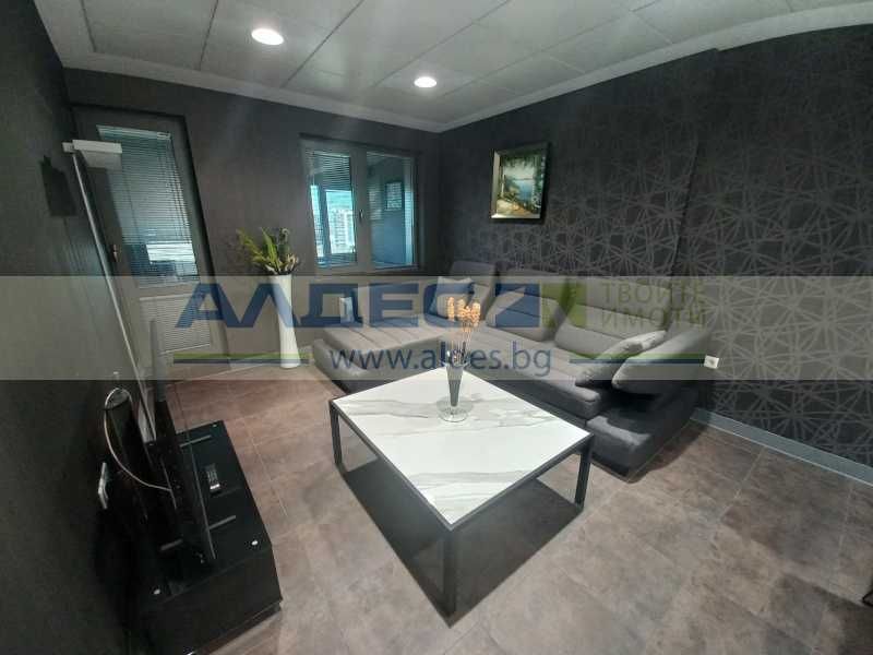 Луксозно мебелиран двустаен ап. в Младост 4!