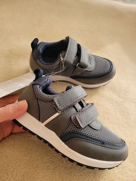 Adidasi copii  Noi gri masura 25 , nu Adidas