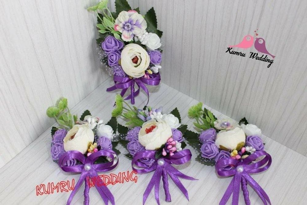 Луксозни гривни за шаферки бутониери