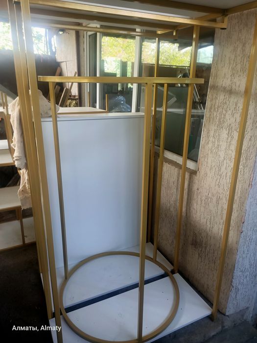 Готовые витринные полки