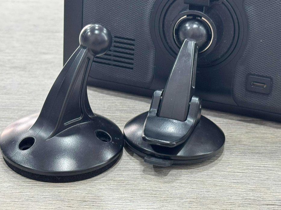 GPS навигация Garmin dēzl LGV710