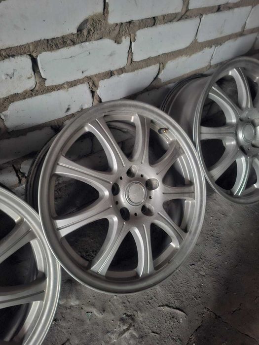 Диски литые и резина  на автомобиль
