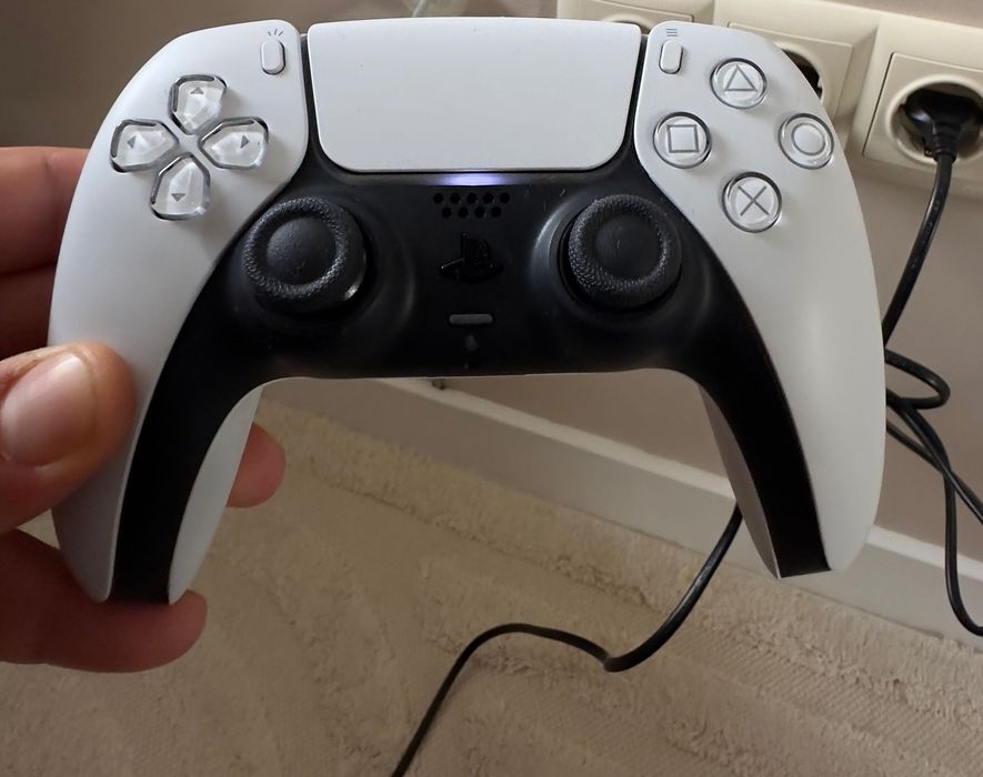 PlayStation V не различим от нов!