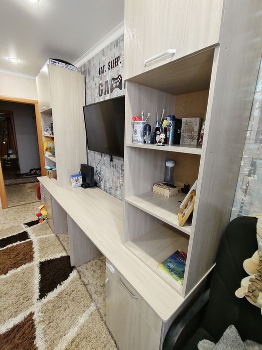 Продам школьный стол