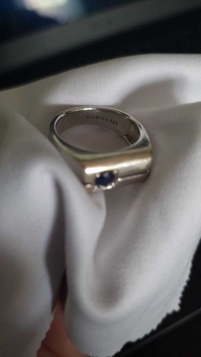 Inel exclusivist din aur alb 18K cu safir – Stil și distincție