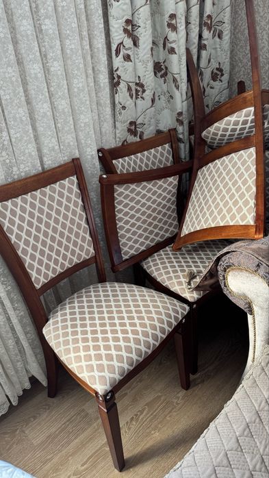 Стол со стульями