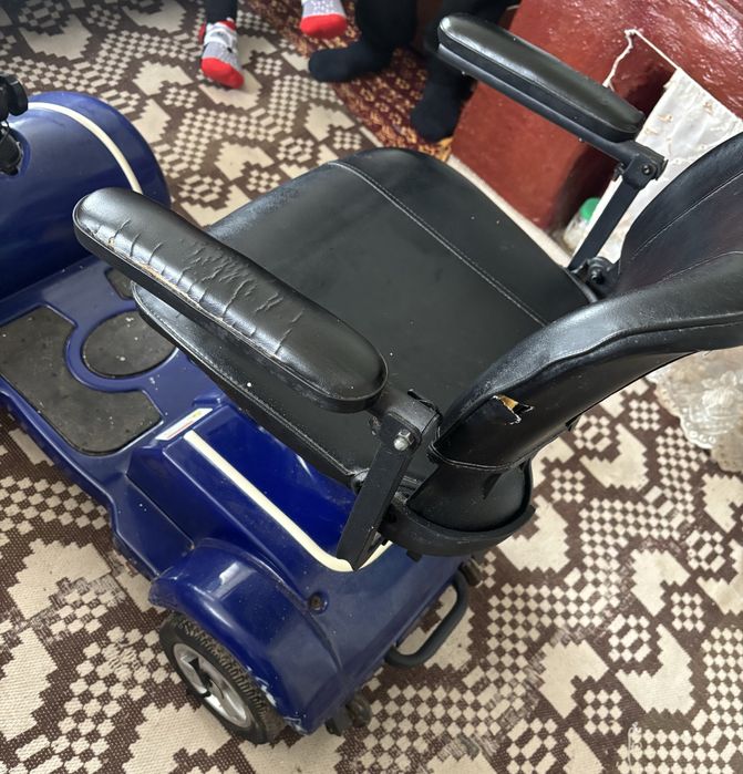 Scuter electric / cărucior electric pentru persoane cu handicap
