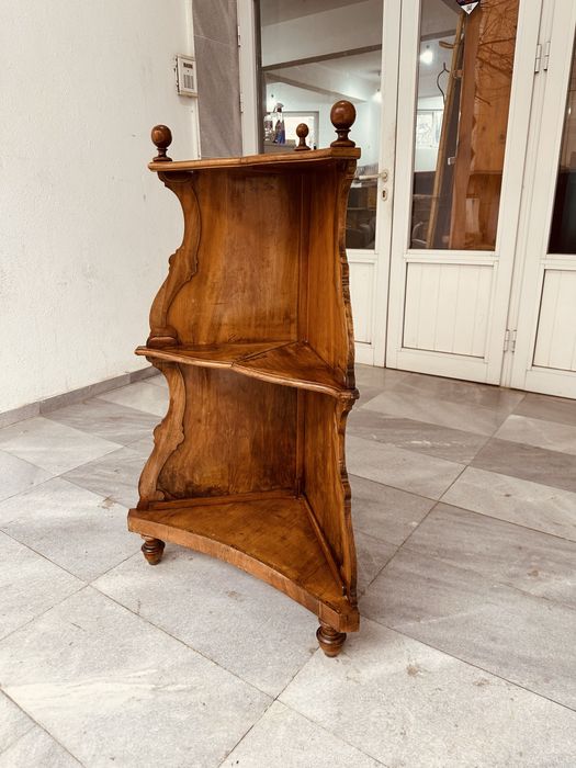 Антикварна ъглова етажерка от масивно дърво