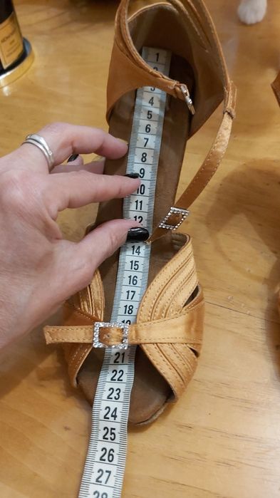 Обувки за латино танци