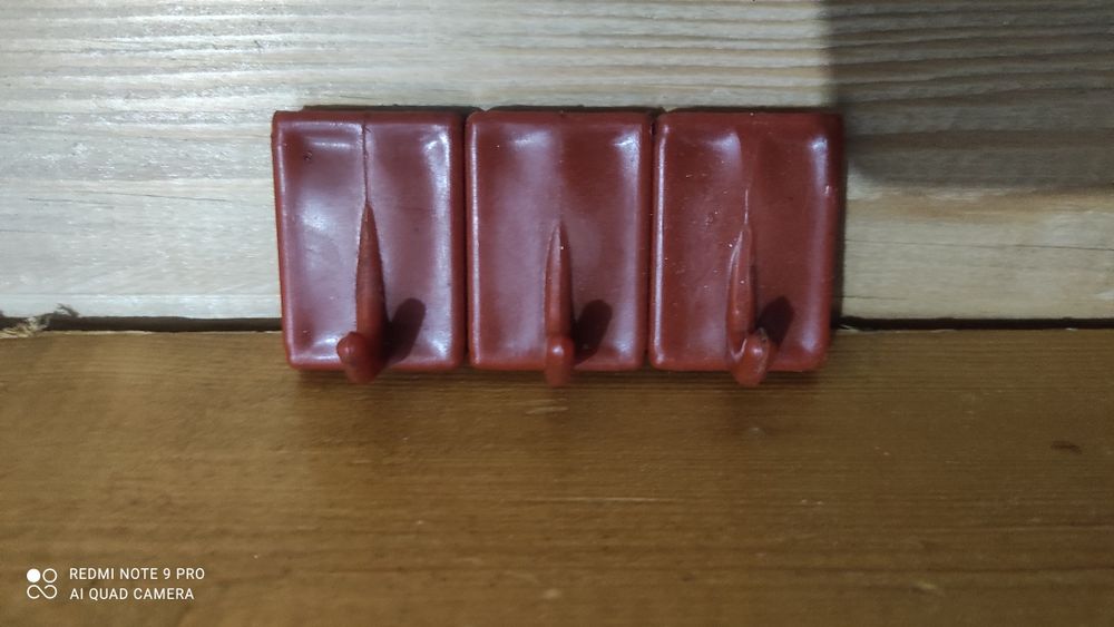 Вешалки для одежды.