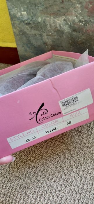 Чисто нови! Червени велурени токчета