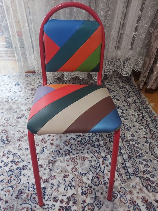 Продам детские стулья