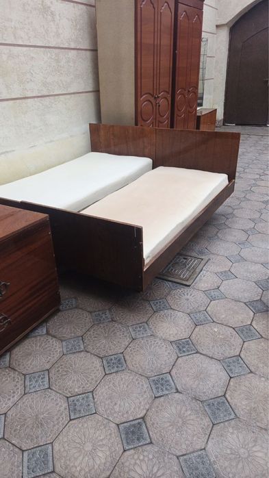 1 Шкаф 1 сандик 2 спалный  битталик  1 трюмо