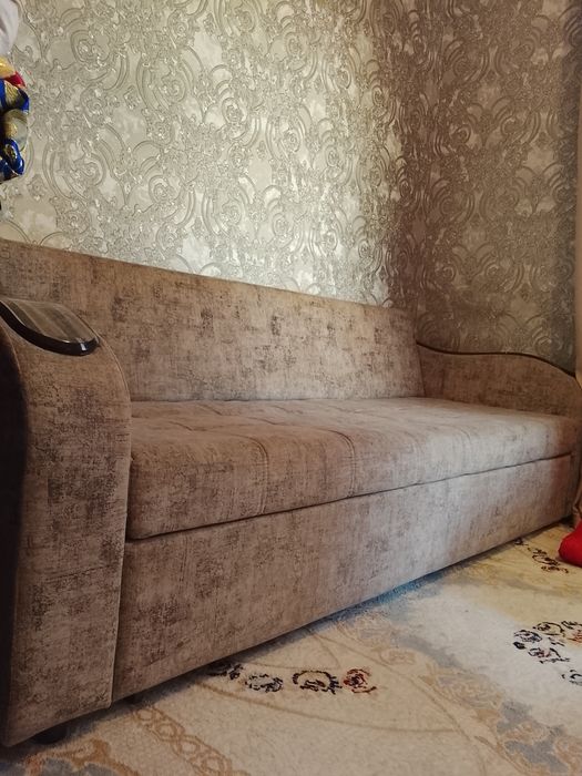 Диван кровать почти новый