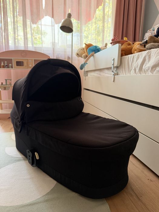 Кош за новородено Cybex (черен цвят) – в отлично състояние