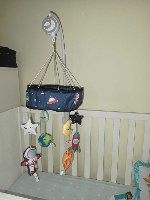 CHIPOLINO Музикална въртележка за легло и кошара КОСМОС