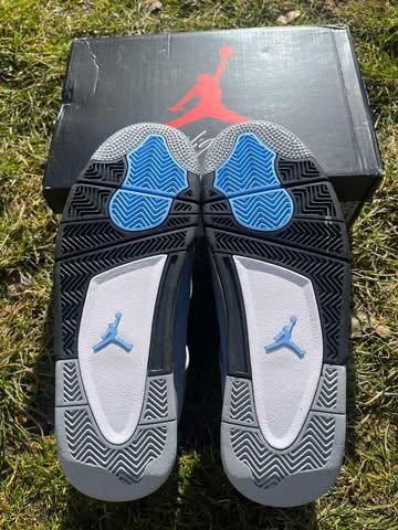 Nike Jordan 4 university blue