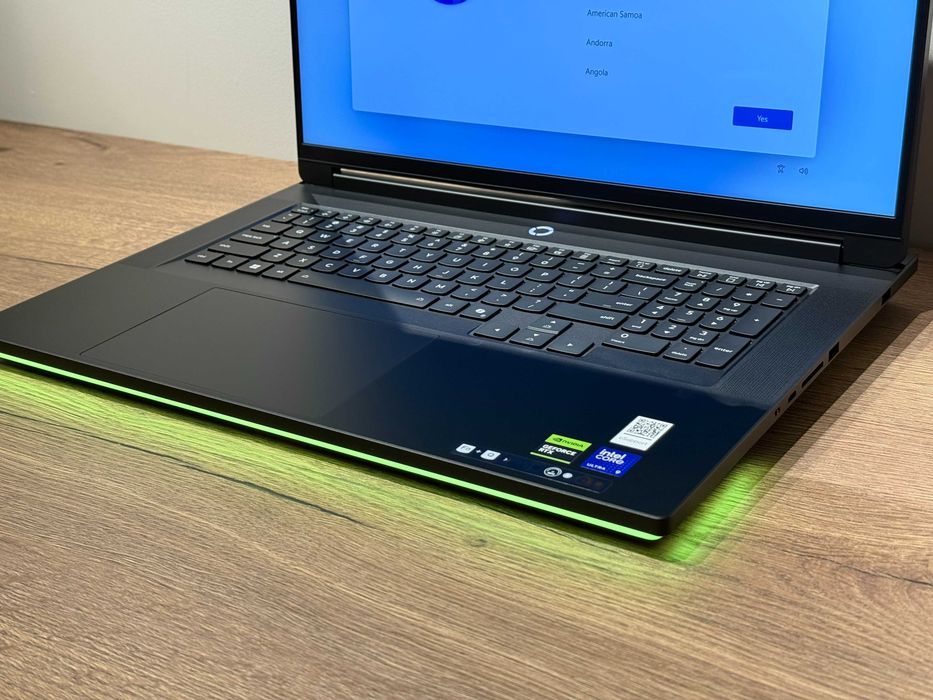Laptop Gaming Lenovo Legion 9 18IAX10 18" UHD+ 240Hz/ FHD+ 440Hz Ultra 9 275HX 32GB Nvidia RTX 5080 16GB 1TB SSD Win11