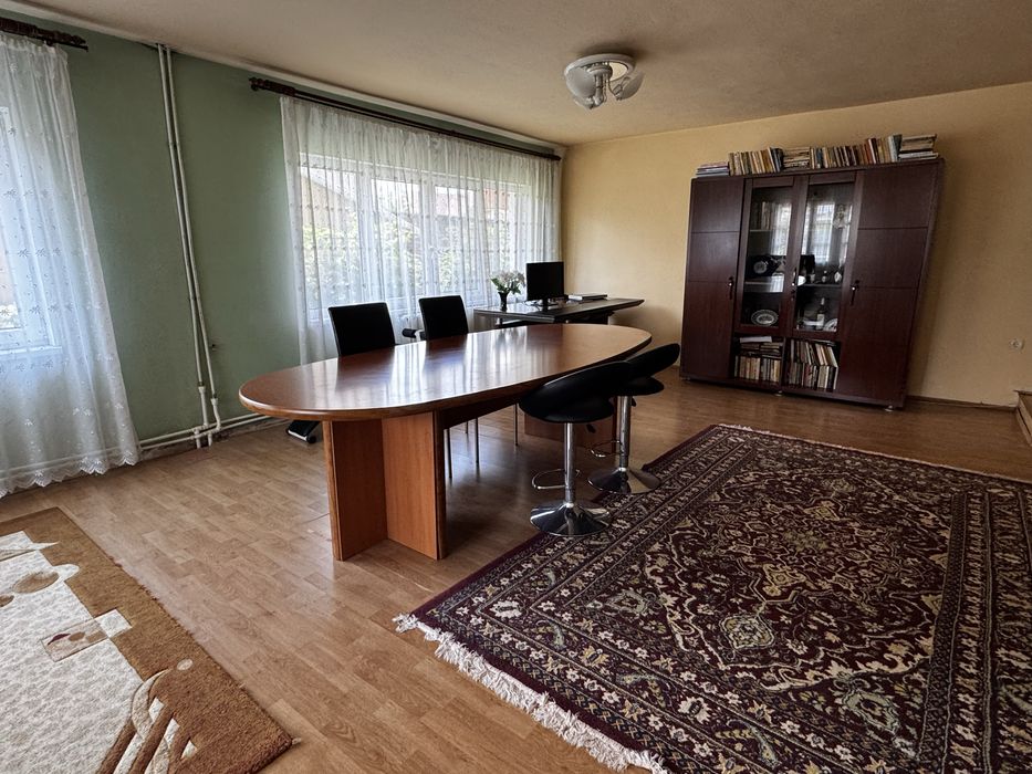 Apartament la Casă / spațiu birou