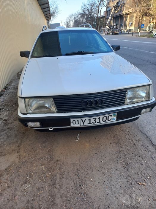Автомабиль Audi 100