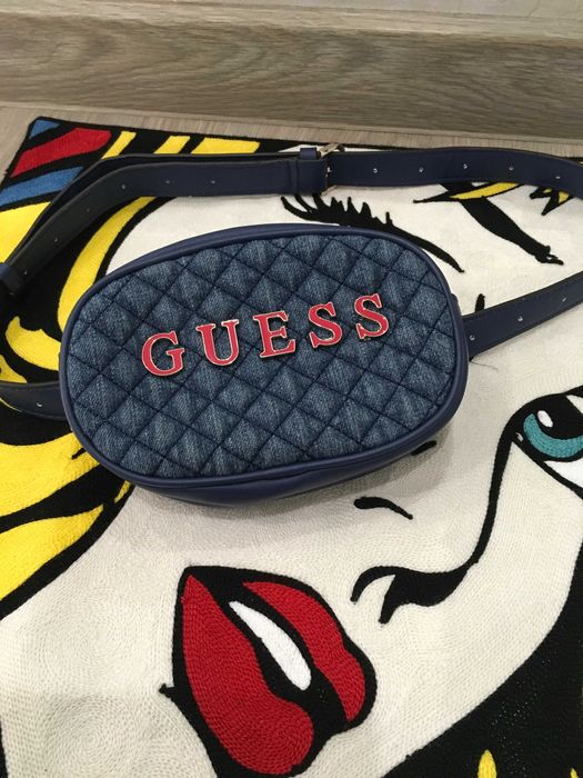 GUESS чанта за кръст