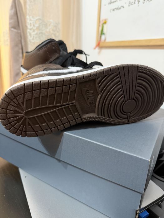 Jordan 1 Mid Baroque Brown