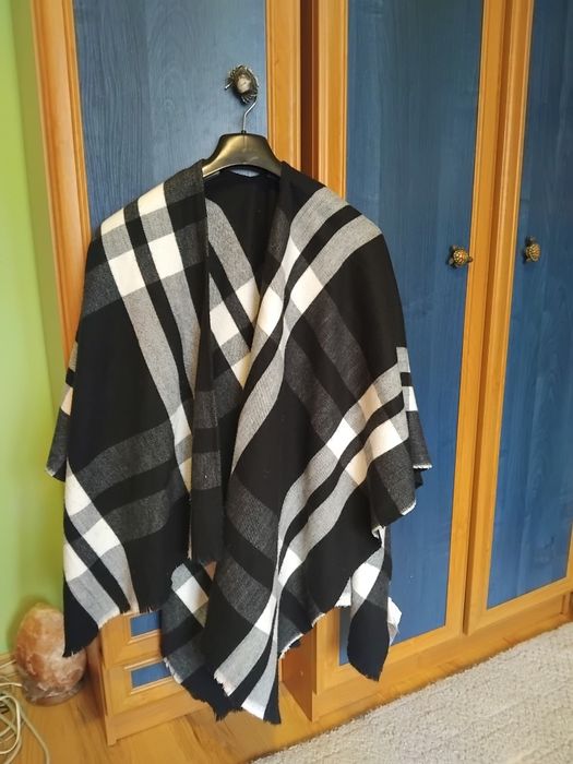 Дамско зимно пончо от топъл плат стилно