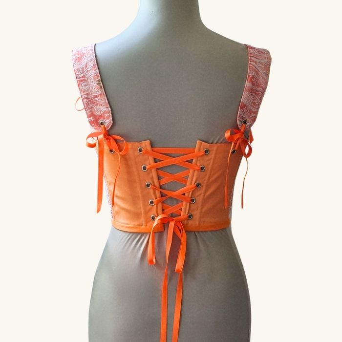 Ръчно изработен модерен корсет