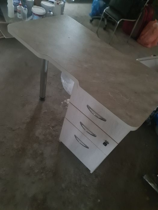 Продам стол для  Маникюр