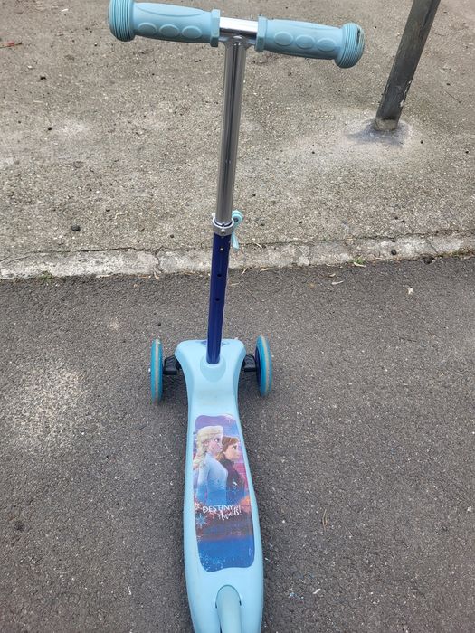Trotineta Disney, reglabila pe inatltime, 3-6 ani
