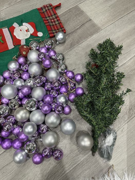 Продам игрушки на елку + санта.