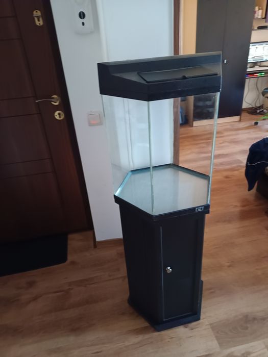 Vând acvariu  120 litri