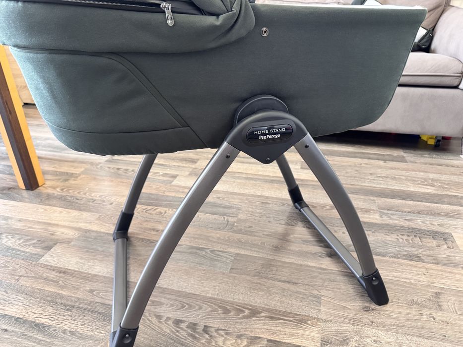 Продава се кош за новородено със стойка за вкъщи PEG PEREGO Culla belvedere