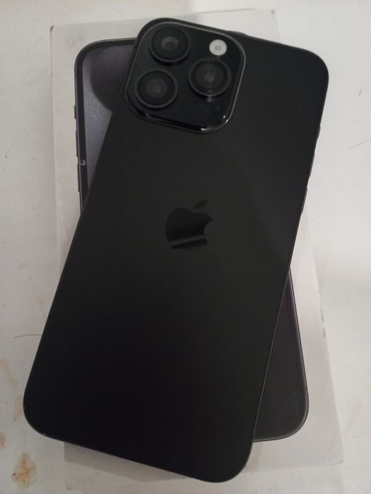 Продам Айфон 15 про мах