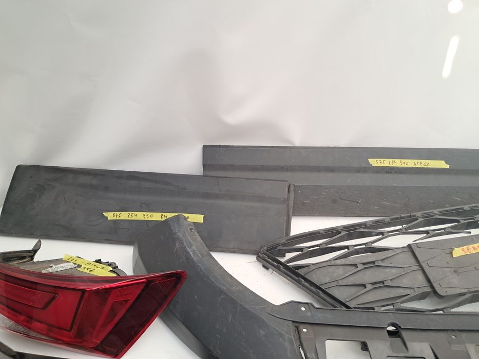 Лайсна врата стоп грил решетка  споилер Seat Ateca