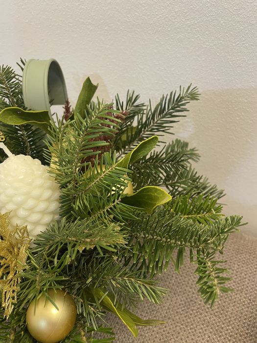 Ornament din brad natural si crengute de vasc