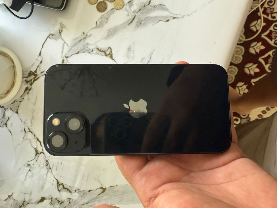 Продам Iphone 13
