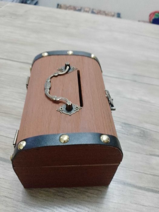 Pul yigʻish uchun quti