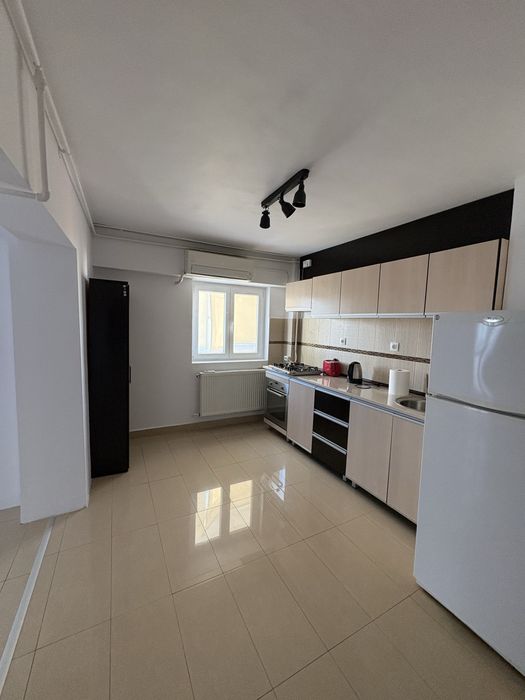 Beller, Nicolae Constantinescu, proprietar, 2 apartamente pe etaj, 3 camere