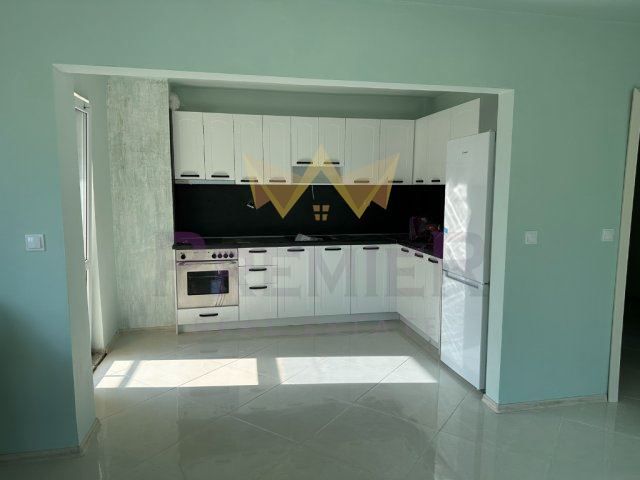 Дава се под наем Тристаен апартамент в Варна, Бриз - 135 кв.м за 1200 € - Снимка #1