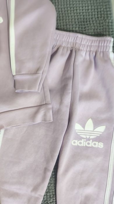 Детски екип на "Adidas"за момиче 9/10год